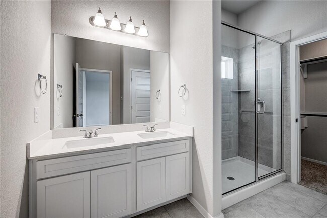 Building Photo - 120 Lyndon Dr