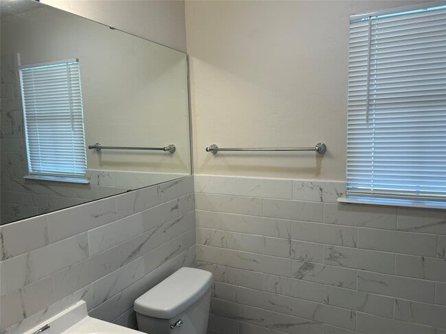 Building Photo - 5301 Ravensdale Ln