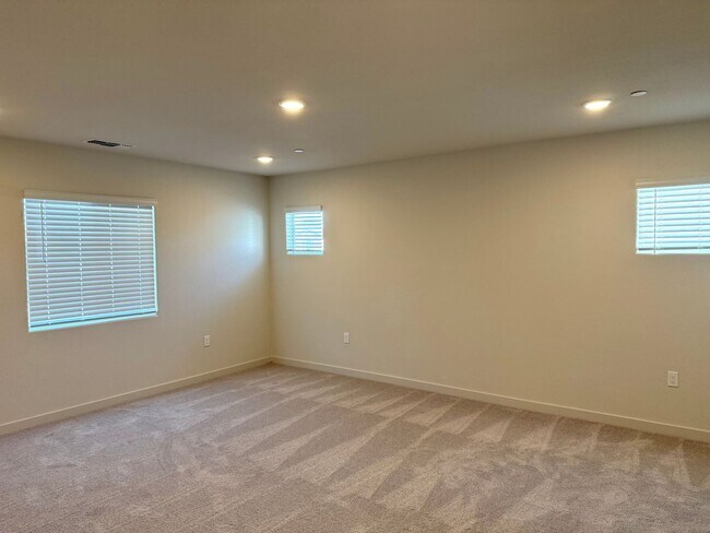 Building Photo - Modern West Sacramento Home Now for Lease