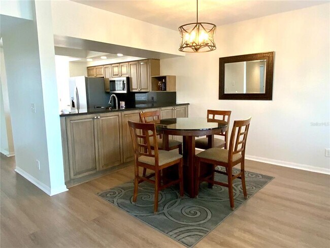 Building Photo - 6315 Shoreline Dr