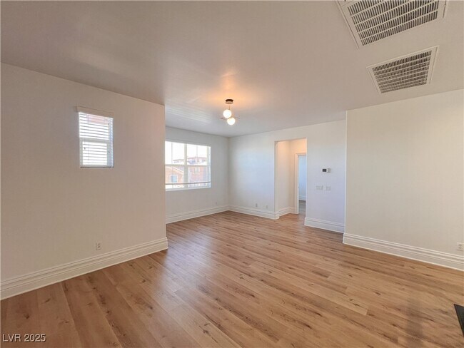 Building Photo - 599 Center Green Dr