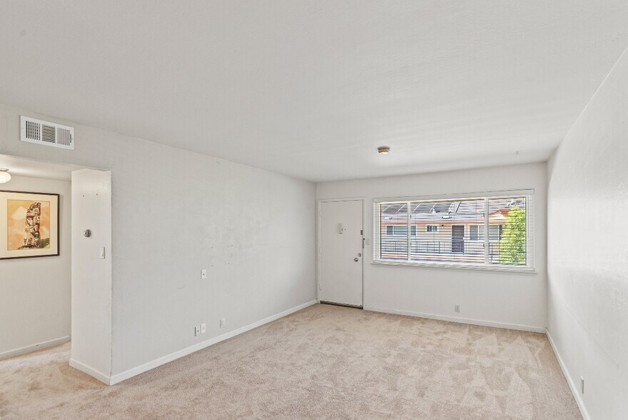 Building Photo - 1375 Phelps Ave
