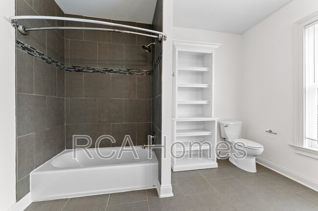 Building Photo - 613 E New York St