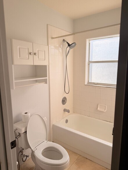 Building Photo - 3624 Idle Hour Dr