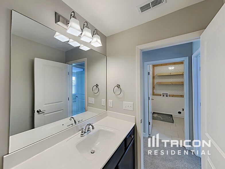 Building Photo - 1056 Lindyn Lee Wy