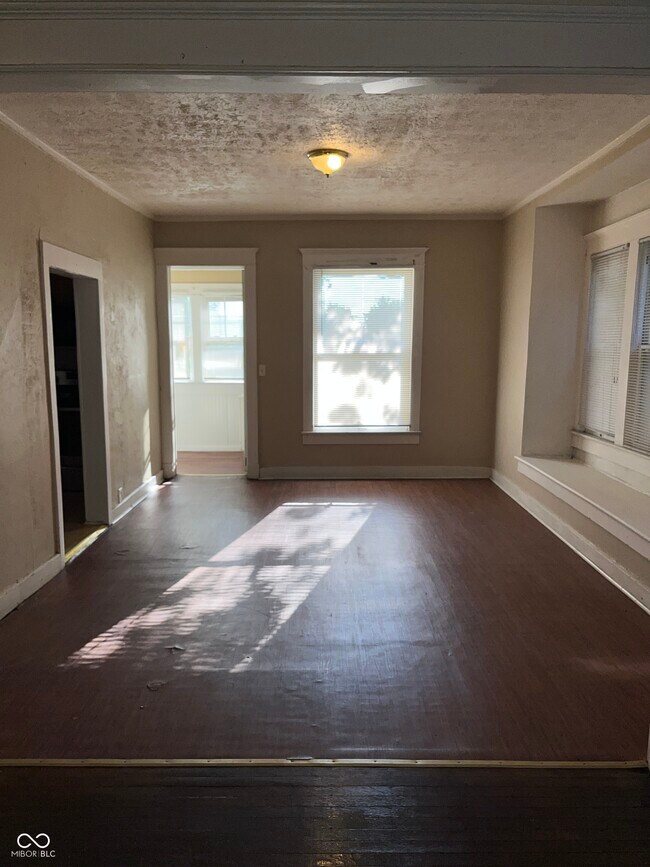 Building Photo - 3179 N Kenwood Ave