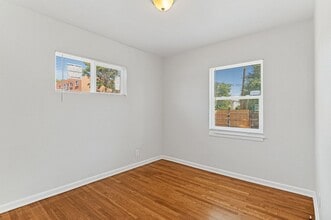 Building Photo - Newly Renovated 2 bed/1 bath home!!