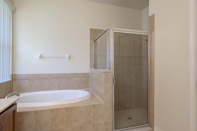 Building Photo - 4515 Fieldview Cir