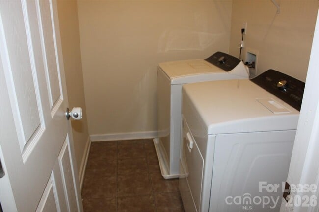 Building Photo - 9651 Laurie Ave NW