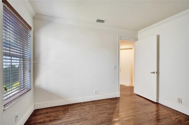 Building Photo - 658 Stanton Dr