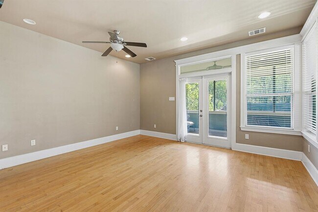 Building Photo - 1305 Cometa St