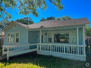 Building Photo - Charming 3-Bedroom Downtown Home with Back...