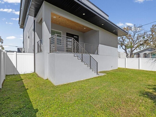 Building Photo - 5002 W Idaho St