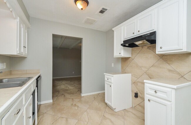 Building Photo - 4522 Donalbain Dr