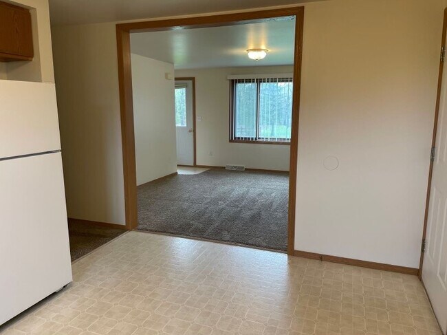 Building Photo - 702 Steven Ave