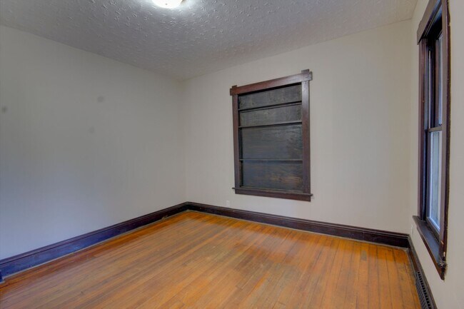 Building Photo - SL AAC907