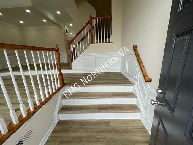 Building Photo - 22525 Maison Carree Square