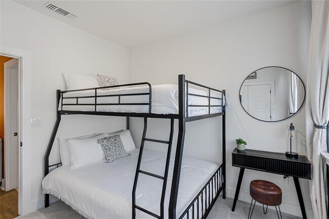 Building Photo - 1811 Webberville Rd