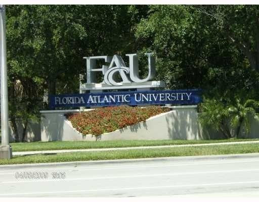 Closest off campus housing to FAU - 450 NW 20th St