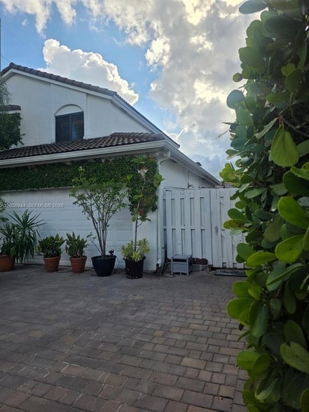 Building Photo - 421 SW 87th Ct