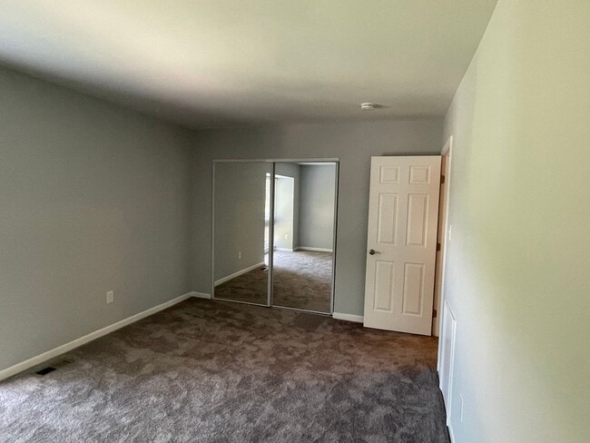Building Photo - End unit townhome in Annapolis!