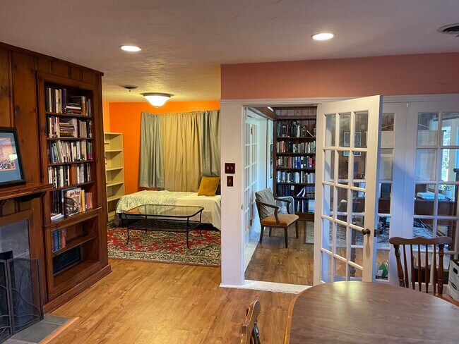 Building Photo - 2031 NW 8th Pl