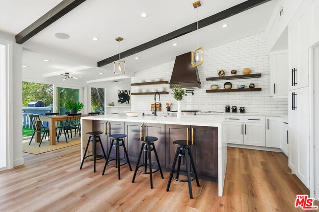 Building Photo - 4670 Brewster Dr