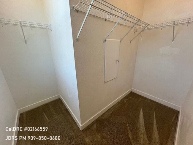 Building Photo - Bellflower Furnished 3 Bedroom Townhouse