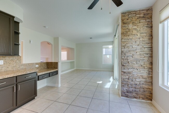 Building Photo - Immaculate 3 bedroom house with a Loft in ...