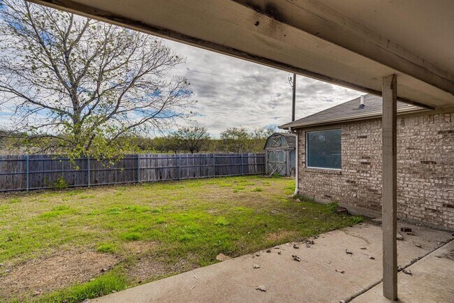 Building Photo - 1618 Sabine Dr
