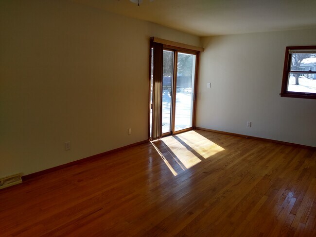 Building Photo - 1110 Revere Dr