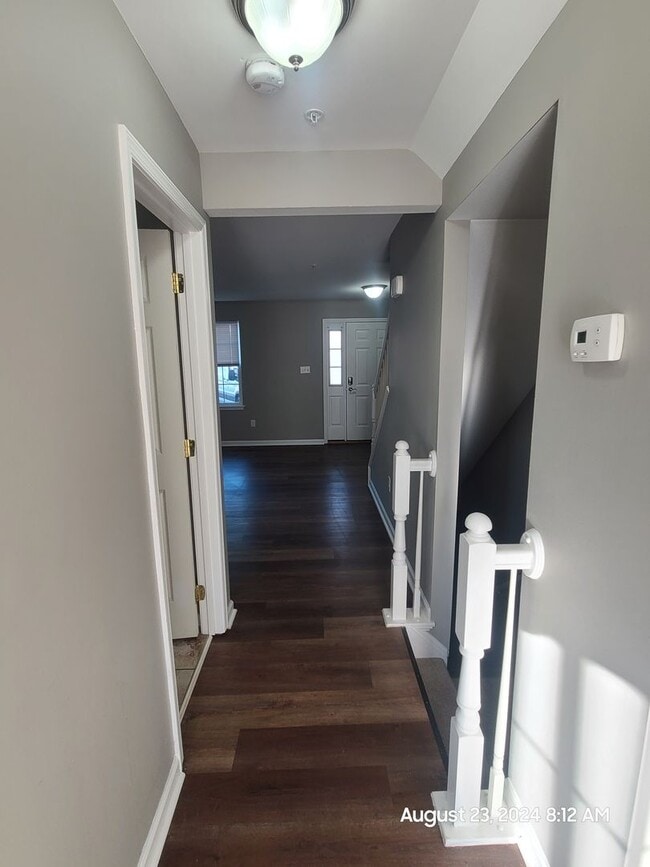 Building Photo - 3 Bedroom Townhouse For Rent in Waynesboro