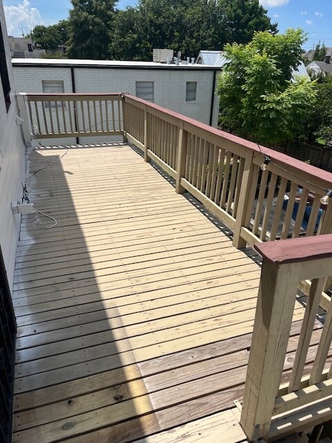 Private Deck - 4807 Magazine St