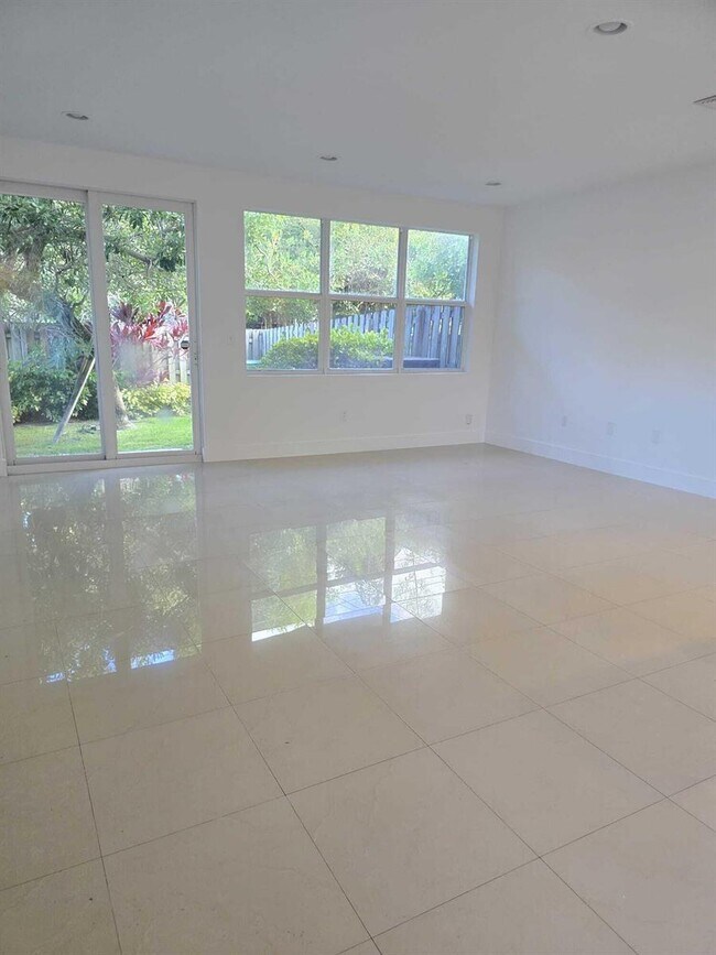 Building Photo - Southwest 9th Street, Fort Lauderdale, FL 33315 - 3 BR 3.5 BA townhouse