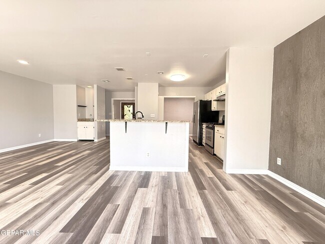 Building Photo - 10405 Ashwood Dr