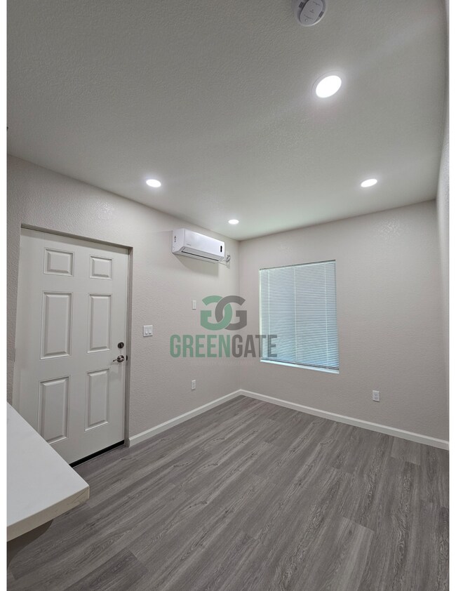 Building Photo - 3105 E Orangeburg Ave
