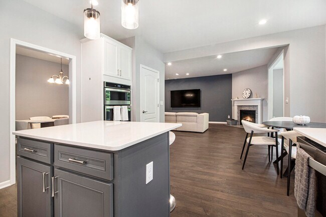 Building Photo - 2865 Dillon Dr