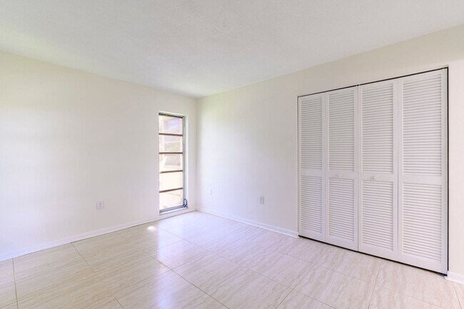 Building Photo - 2 Bedroom / 2 Bath Condo