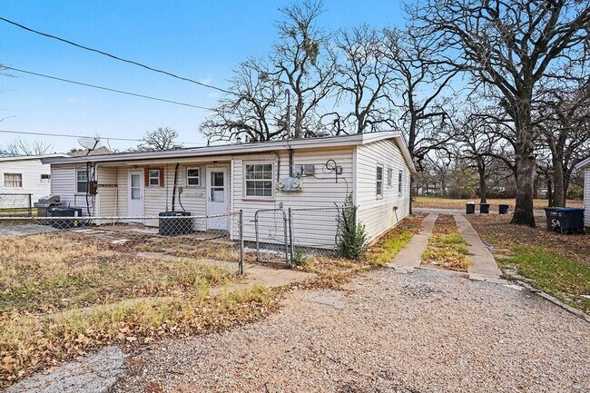 Building Photo - 2209 Barbell Ln