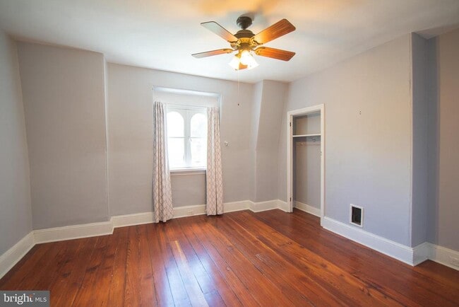 Building Photo - 2211 Bainbridge St