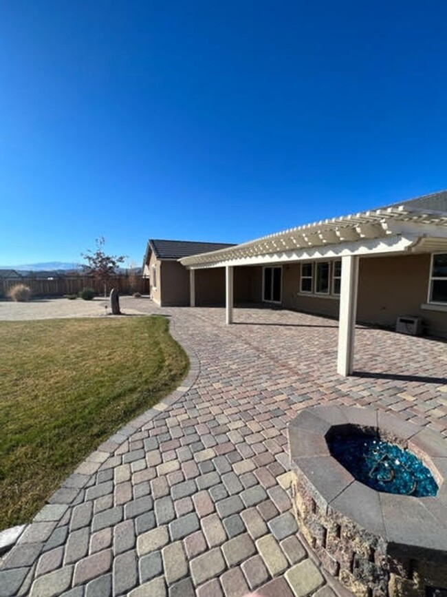 Building Photo - Spacious single-story home in Sparks