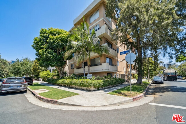 Building Photo - 8865 Alden Dr