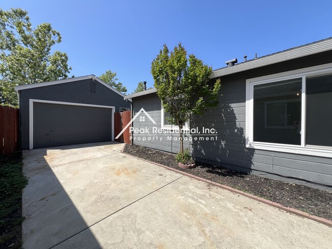 Building Photo - Wonderful 3bd/2ba Elk Grove Home with Garage!
