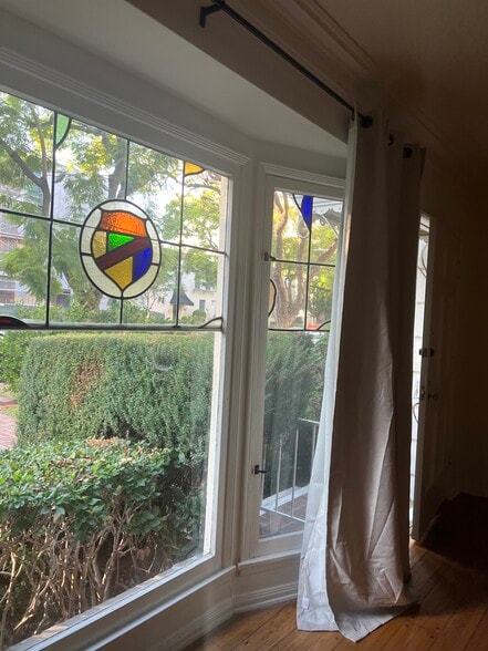 Building Photo - 330 N Palm Dr