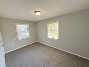 Building Photo - 1445 Robin Hood Ln