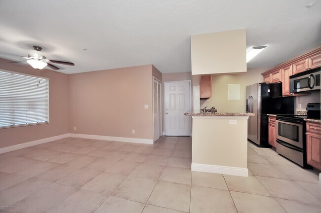 Building Photo - 7667 N Wickham Rd