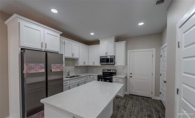 Building Photo - 16 Briggs Rd