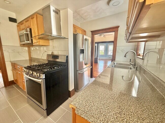 Building Photo - 39 Dunbar Ave