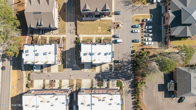 Building Photo - 12 Brownstone Ln