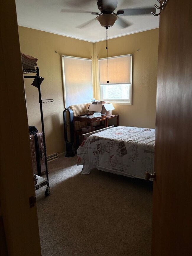 Building Photo - Charming Two-bedroom house